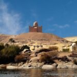 Mausoleo del Aga Khan visto desde el Nilo en Asuán